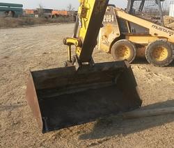 Extra wide mini excavator bucket-20170203_161922a.jpg