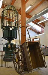 Giant first order Fresnel lighthouse lens - photos-lighthouse.jpg