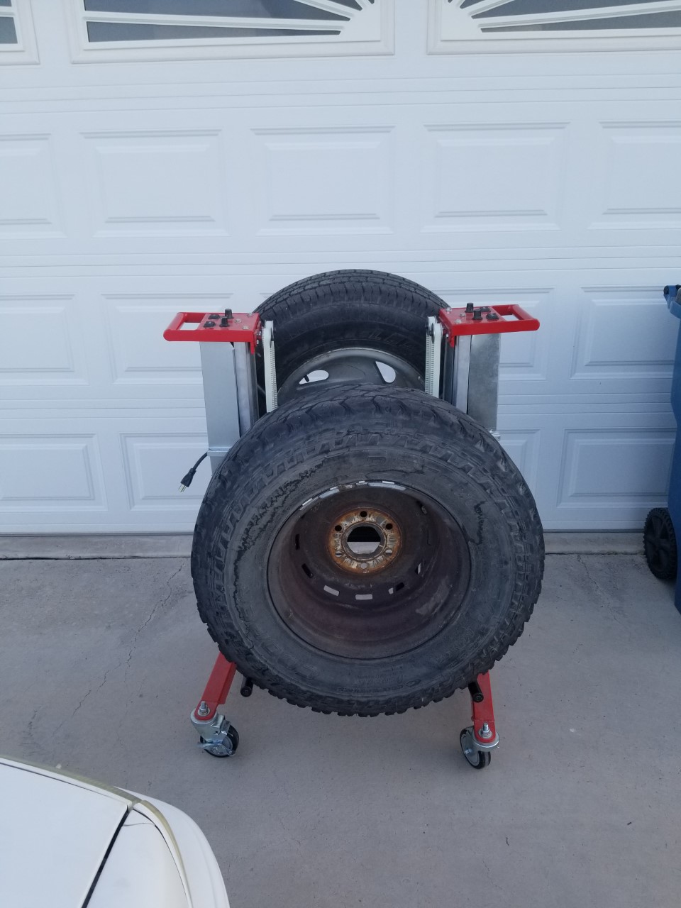 tire lift with tires