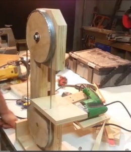 Homemade Drill-Powered Bandsaw - HomemadeTools.net